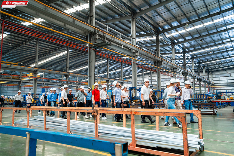 Đoàn doanh nghiệp tham quan nhà máy nhôm Yongxing 1