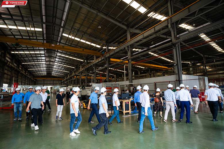 Đoàn doanh nghiệp tham quan nhà máy nhôm Yongxing  8