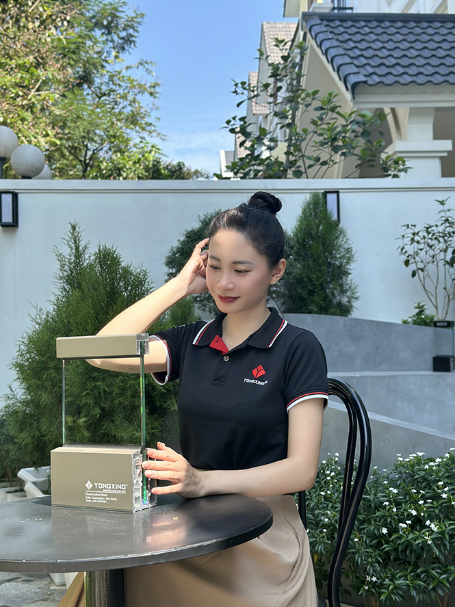 Lan can nhôm không trụ tay vuông của Yongxing có kích thước 40 x 40