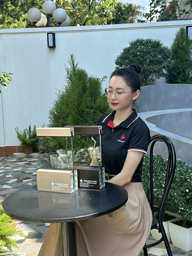 Lan can nhôm không trụ tay vuông của Yongxing dễ dàng vệ sinh