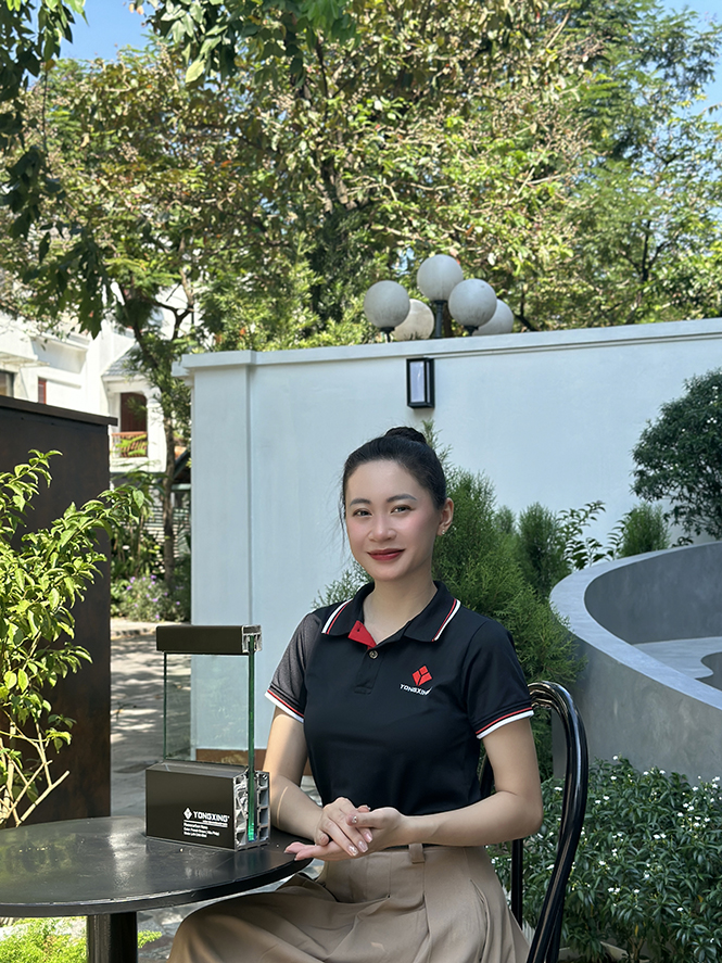 Lan can nhôm không trụ màu nâu pháp là sản phẩm chính hãng của Nhà máy nhôm Yongxing