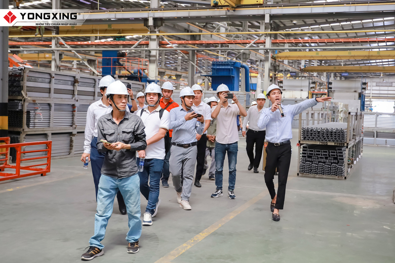 ĐOÀN DNSX CỬA NHÔM HCM THAM QUAN NHÀ MÁY NHÔM YONGXING 13