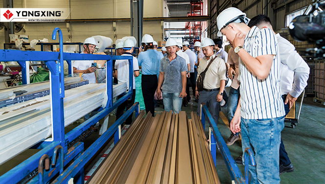 ĐOÀN DNSX CỬA NHÔM LÂM ĐỒNG THAM QUAN NHÀ MÁY NHÔM YONGXING  10