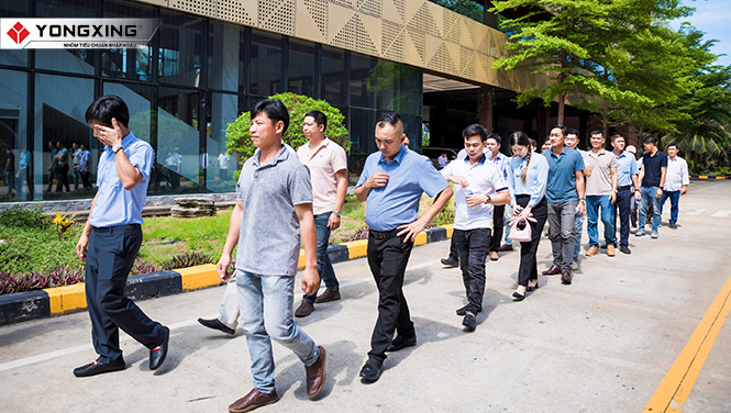 ĐOÀN DNSX CỬA NHÔM LÂM ĐỒNG THAM QUAN NHÀ MÁY NHÔM YONGXING  3