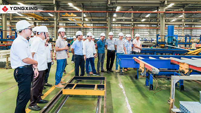 ĐOÀN DNSX CỬA NHÔM LÂM ĐỒNG THAM QUAN NHÀ MÁY NHÔM YONGXING  7