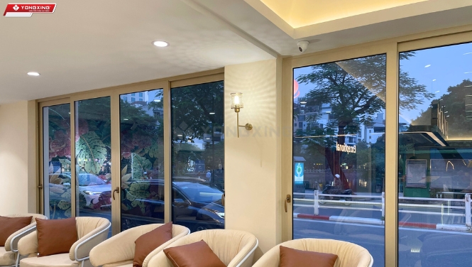 Cửa nhôm YX-C55 màu champagne V8 giá tốt